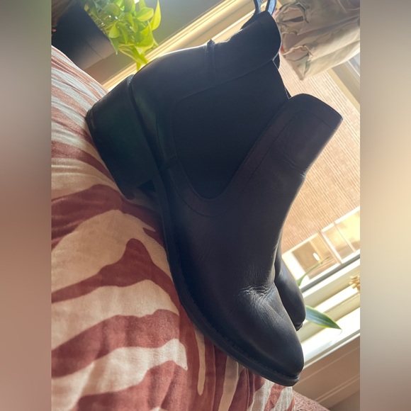 ❗️Free shipping❗️ Steve Madden Booties - Picture 3 of 7